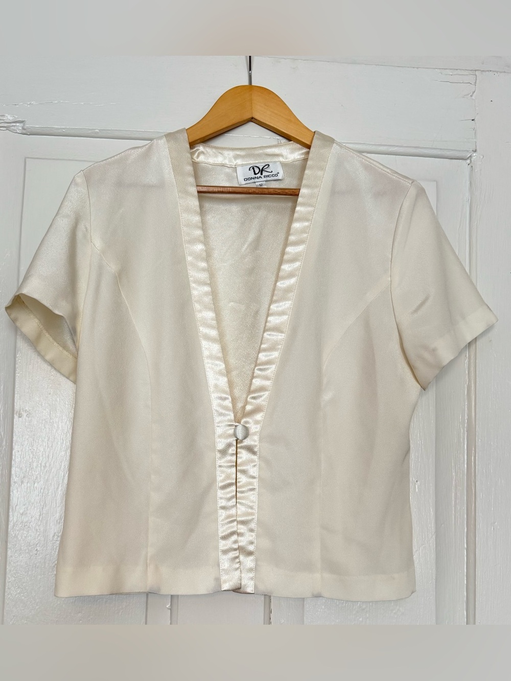 Vintage Donna Ricco Cream Satin-Trim Short Sleeve Blouse